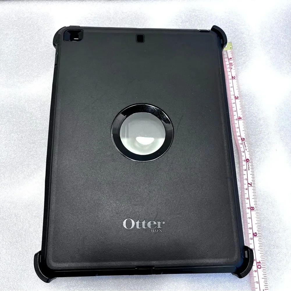 Otter Box Defender 10” Black case for IPad 7-9